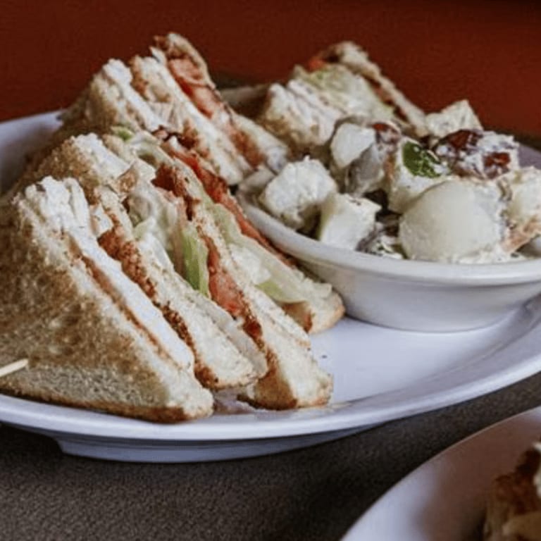 Fresh Salad Selections for Health-Conscious Diners